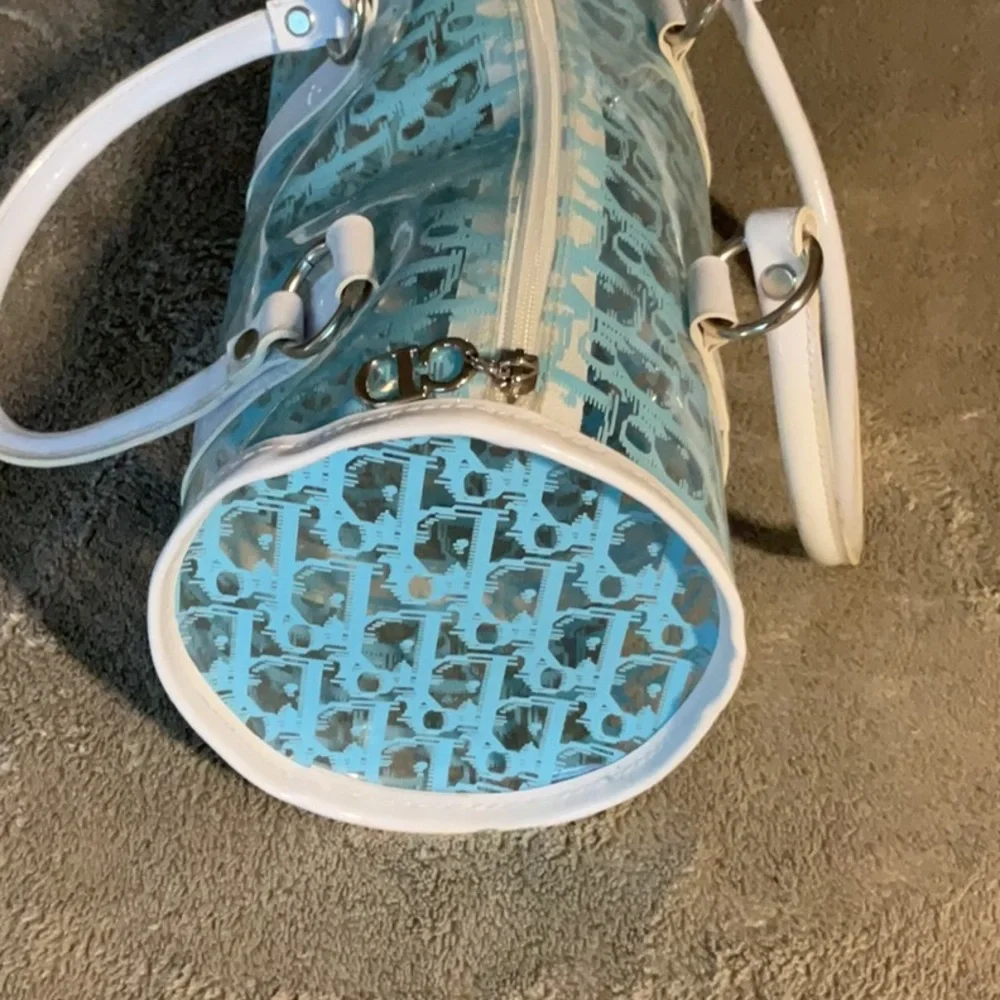 Trendy Clear Blue White Cosmetic Stadium Bag with Vintage Charm - Picture 8 of 9